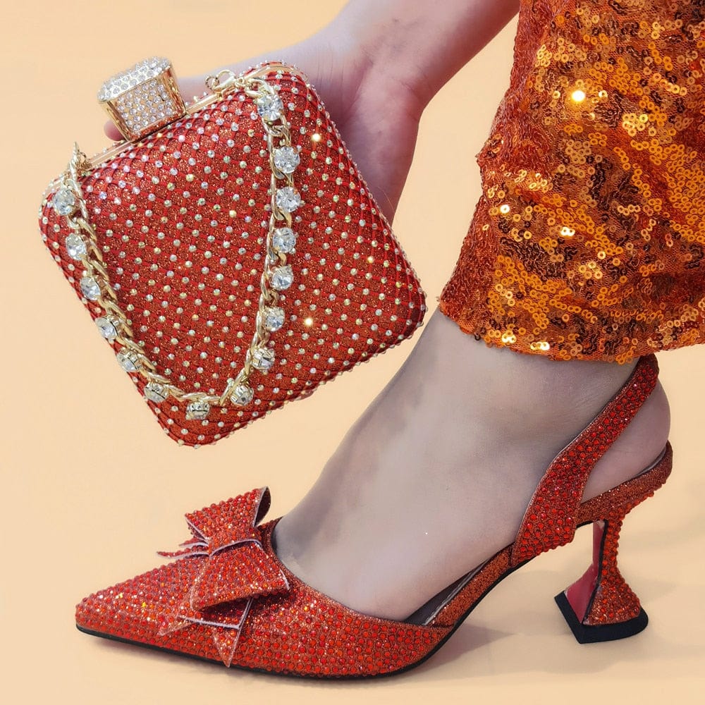Italienische Stiletto Damenschuhe und Handtasche