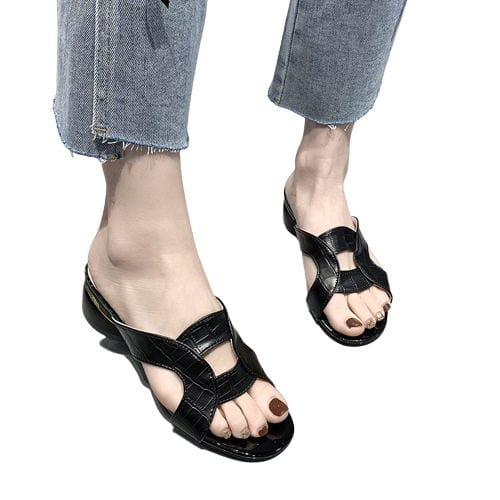 Low-Heeled Lady Sandals