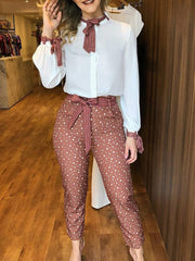 Conjunto de oficina con top y pantalón de lunares